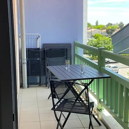 Modern Apt With Balcony Near The Port 아르카숑